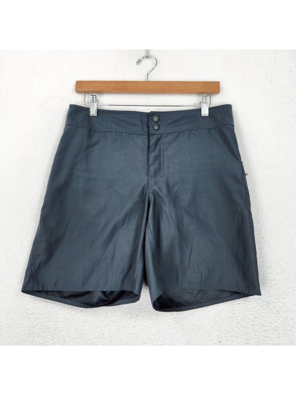 LL Bean Shorts Womens 8 Gray Cargo Zip Pocket Mid Rise Bermuda Hiking Casual